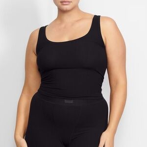 Skims Soft lounge tank in onyx - size XL